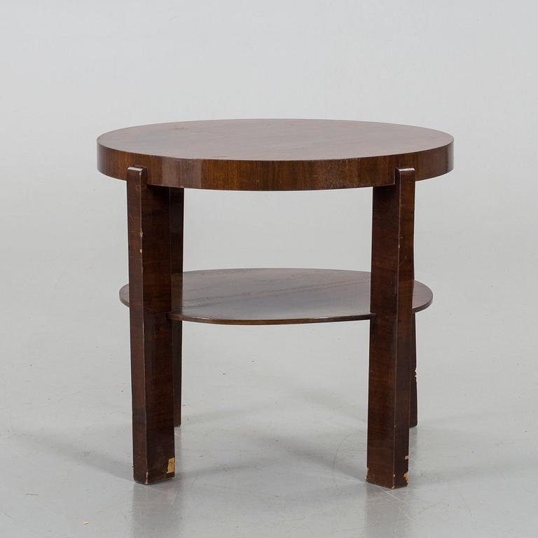 A MID 20TH CENTURY TABLE.