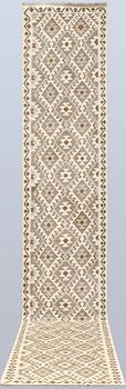A Kilim runner, approx. 499 x 81 cm.
