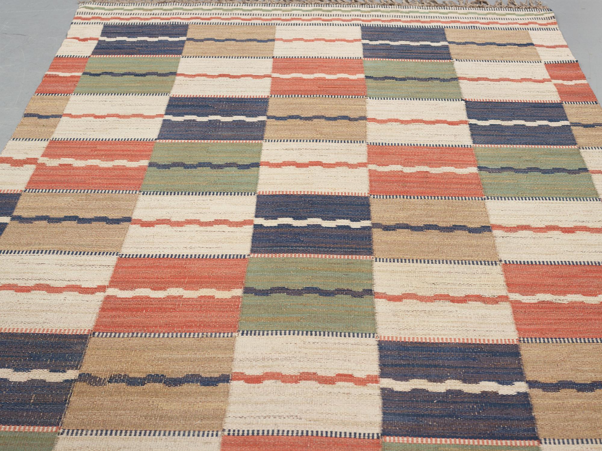 Märta Måås-Fjetterström, Matta, "Vita Rutmattan", rölakan, ca 328 x 189,5-193,5 cm, signerad AB MMF.