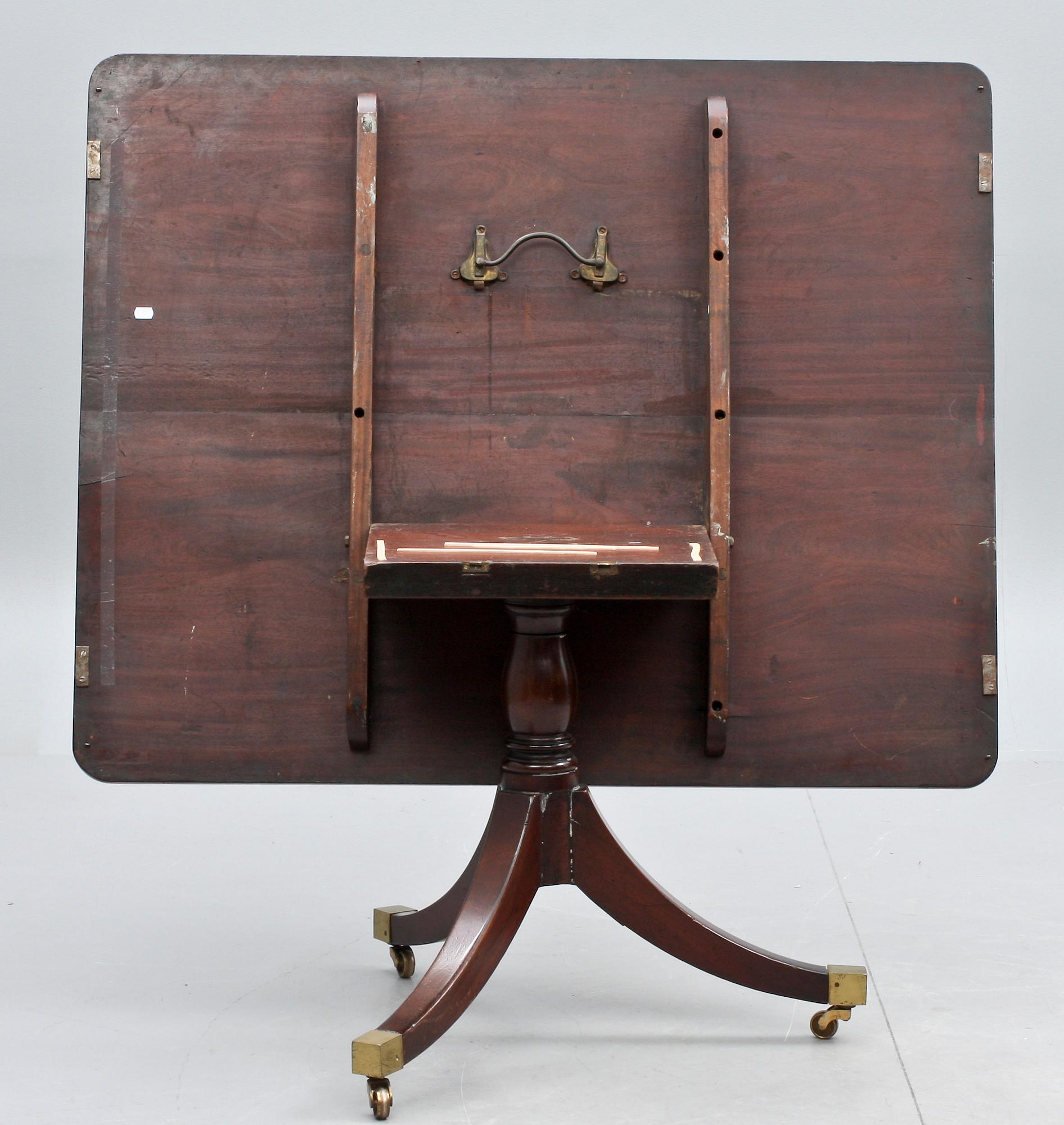 BORD, sk Breakfast table, 1800-talets andra hälft.