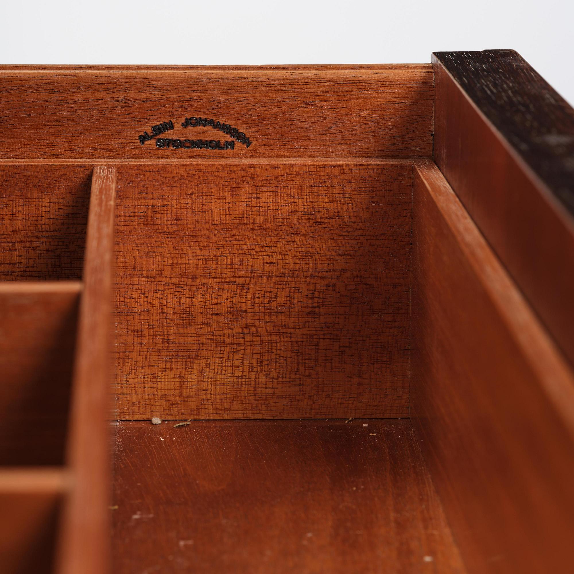 Carl Malmsten, byrå, utförd av snickarmästare Albin Johansson, Stockholm, 1943.