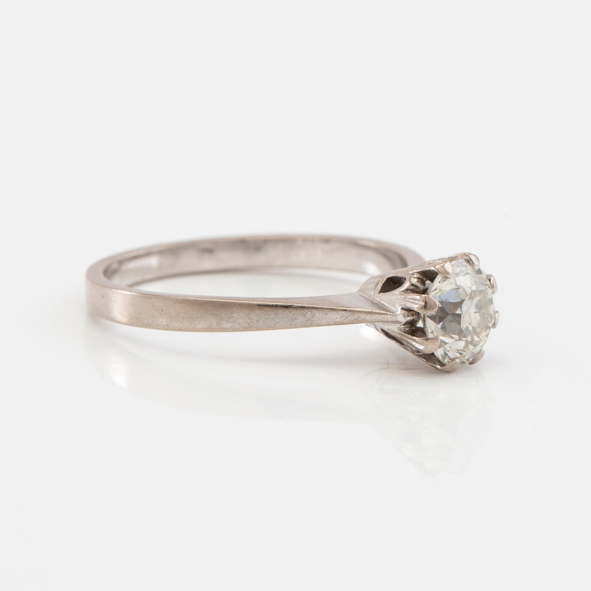 Solitaire ring in 18K white gold with a Very Faint Light Green diamond approximately 1.10 ct.