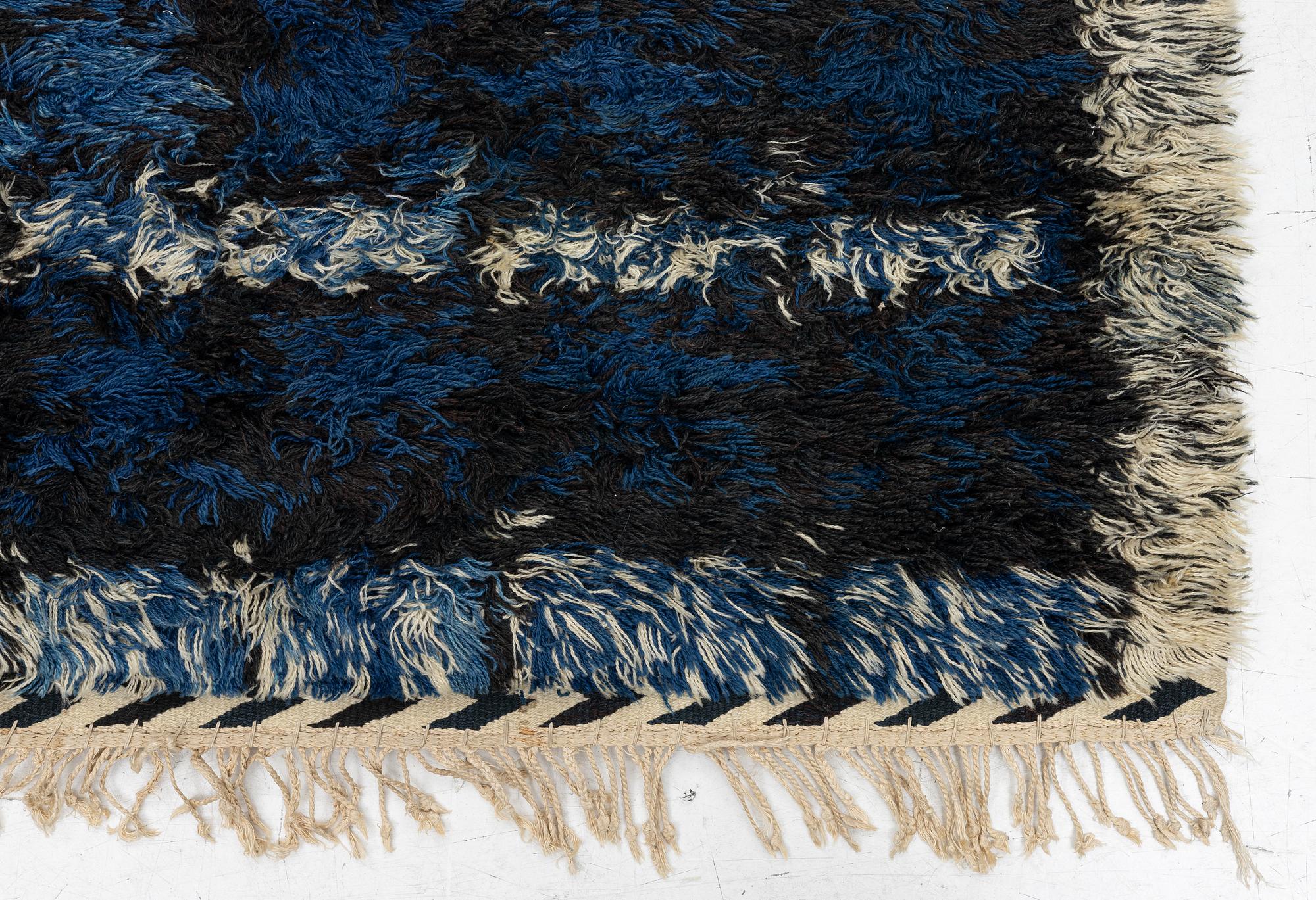 Viola Gråsten, rug, "Skogstjärn", approx. 240 x 155 cm.