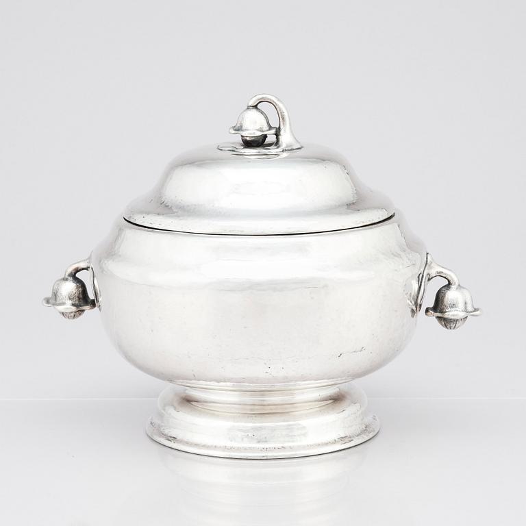 Firma K. Anderson, a silver tureen, Stockholm 1917.