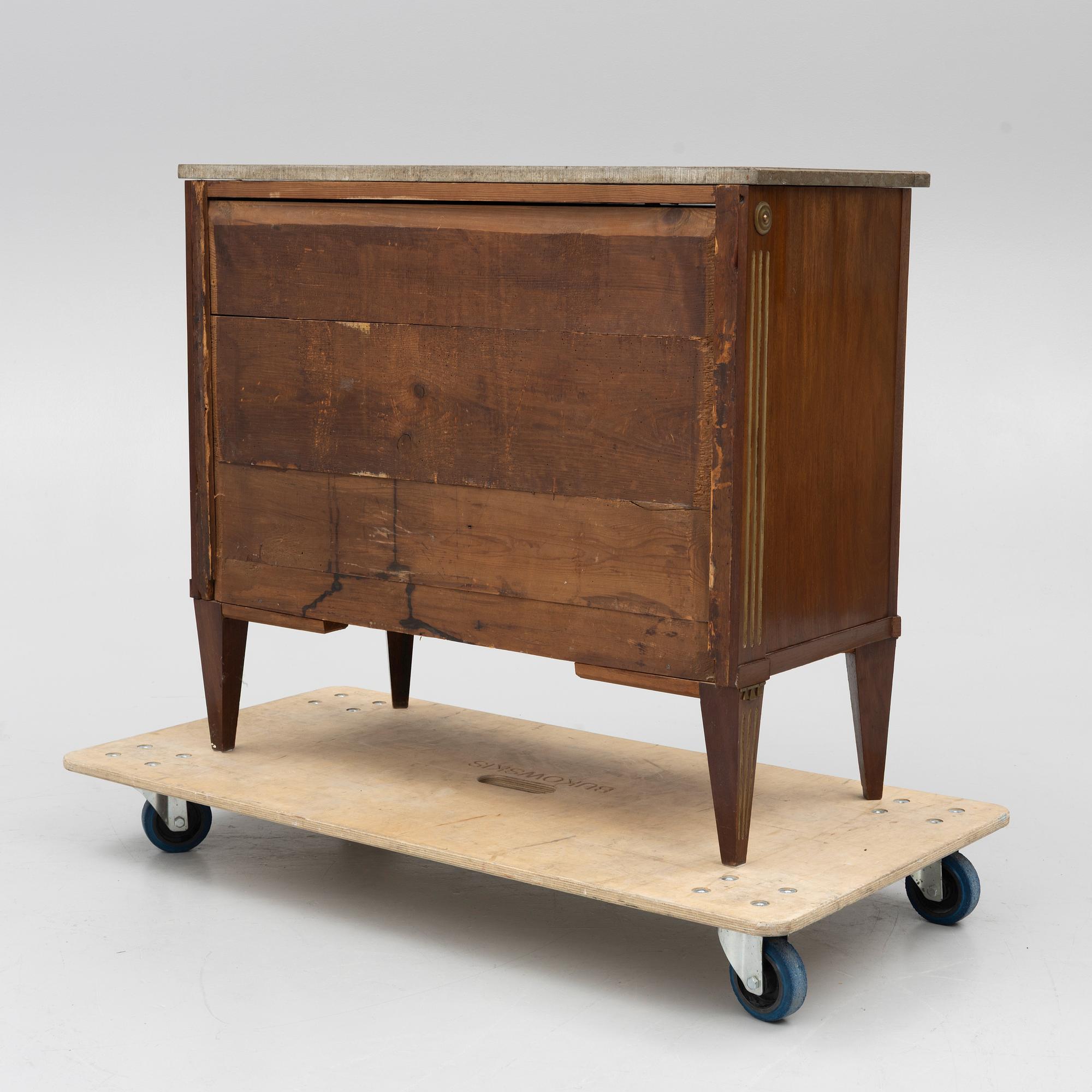 A Gustaivain style chest of drawers, around 1900.