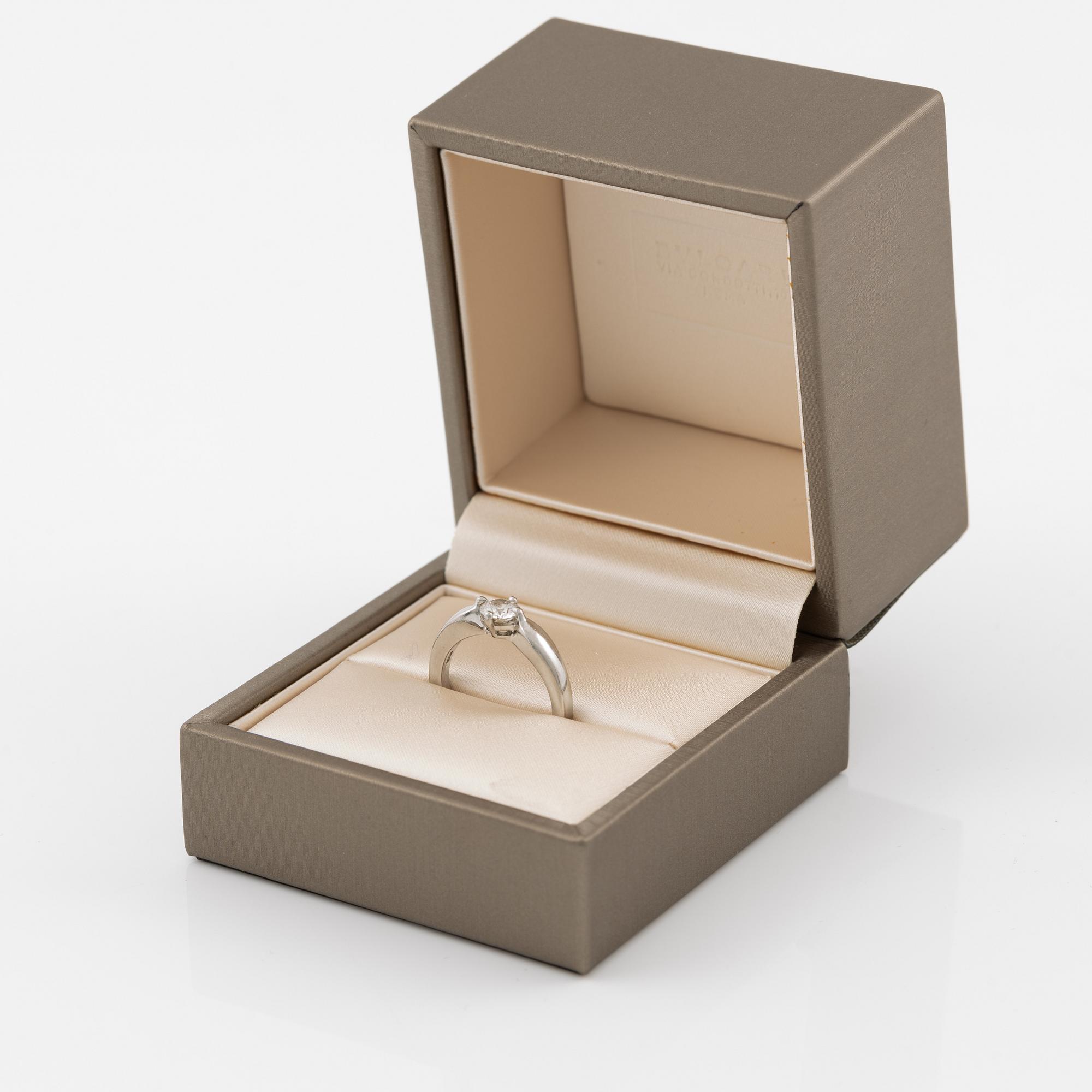 Bulgari, ring, platinum with brilliant-cut diamond.