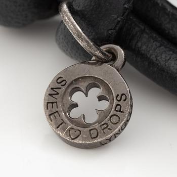 Ole Lynggaard bracelet leather with heart-shaped charm 18K white gold with round brilliant-cut diamonds "Sweet Spot".
