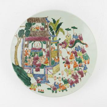 A porcelain dish, China, 20th century.