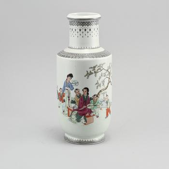 VAS, porslin, Kina, 1900-talets andra hälft/modern tillverkning.