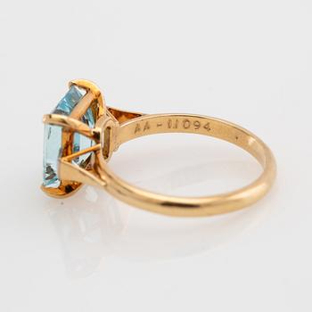 Ring, 18K gold with aquamarines and diamonds.