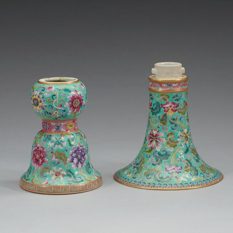 A famille rose against turquoise ground vase, 20th Century, with Qianlong mark.