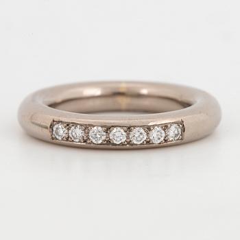 ROLF KARLSSON, Alliansring, 18K vitguld med 7 st 0,03 ct briljantslipade diamanter.