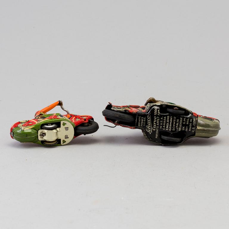 PLÅTLEKSAKER, 2 st, en märkt Schuco, 1940/50-tal.