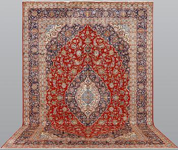 A carpet, Kashan, ca 440 x 297 cm.