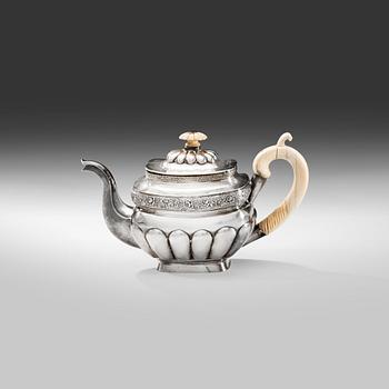 275. A RUSSIAN TEAPOT. РУССКИЙ ЧАЙНИК.