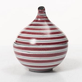 Stig Lindberg, A bowl with lid and dishes, 2 pcs, faience, Gustavsberg studio.