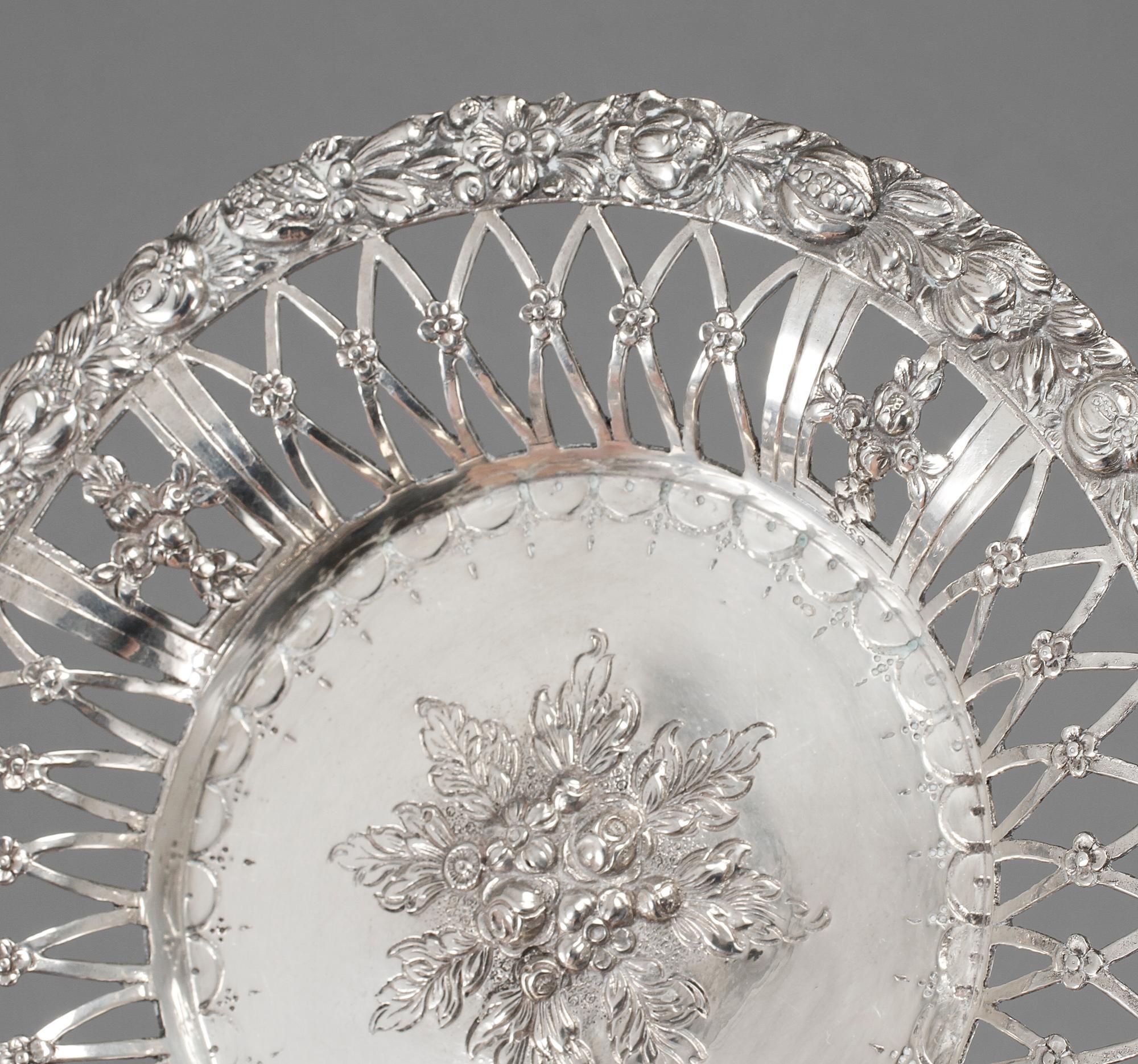 PARTI SILVER, 3 delar, delvis låghaltigt, 1800- och 1900-tal, vikt 343 g.