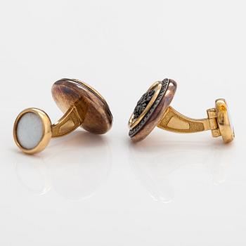 Manschettknappar, 18K guld, emalj och briljantslipade diamanter ca 0.90 ct tot.