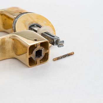 Timo Sarpaneva, ovenpainikkeita, 12 paria, "Lasta" valmistaja Primo Oy. Suunniteltu 1964.