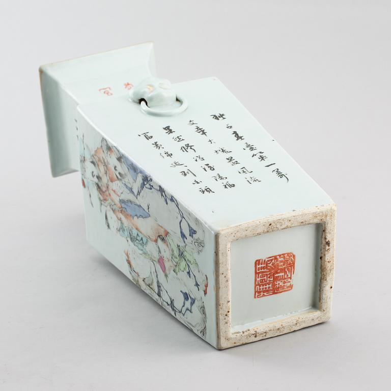 VAS, porslin, Kina, 1800-/1900-tal.