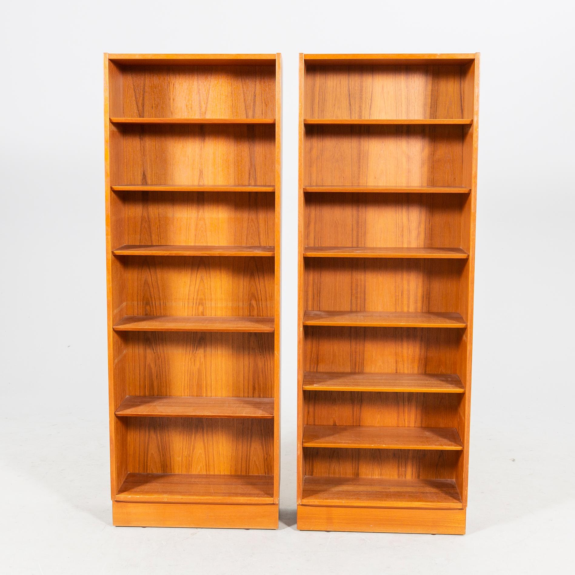 A pair of teak bookshelves Hundevad Denmark 1960/70s.