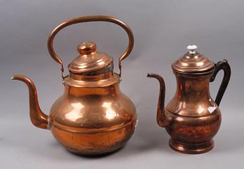 KAFFEKANNOR, 2 st, koppar, 1800/1900-tal.