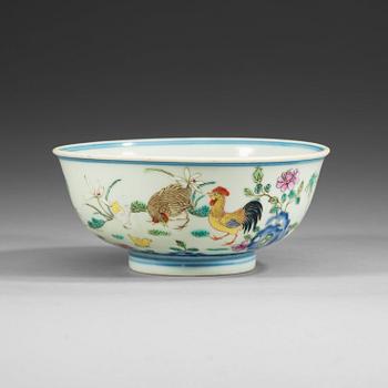 1628. A 'famille rose' Chicken bowl, Qing dynasty (1644-1912), with Qianlong seal mark.