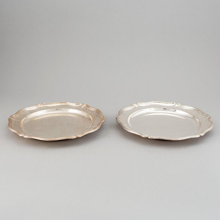 Bricka och Fat 2 st, nysliver, 1900-tal. Rokoko-stil.