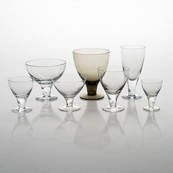 Gunnel Nyman, lasiston osia, 33 kpl, "GN 46", Nuutajärvi Notsjö. Tuotannossa 1949-1969.