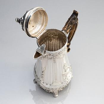 Henrik Christoffer Klint dä, troligen i samarbete med Christian Precht, kaffekanna, silver, Stockholm 1770. Rokoko.