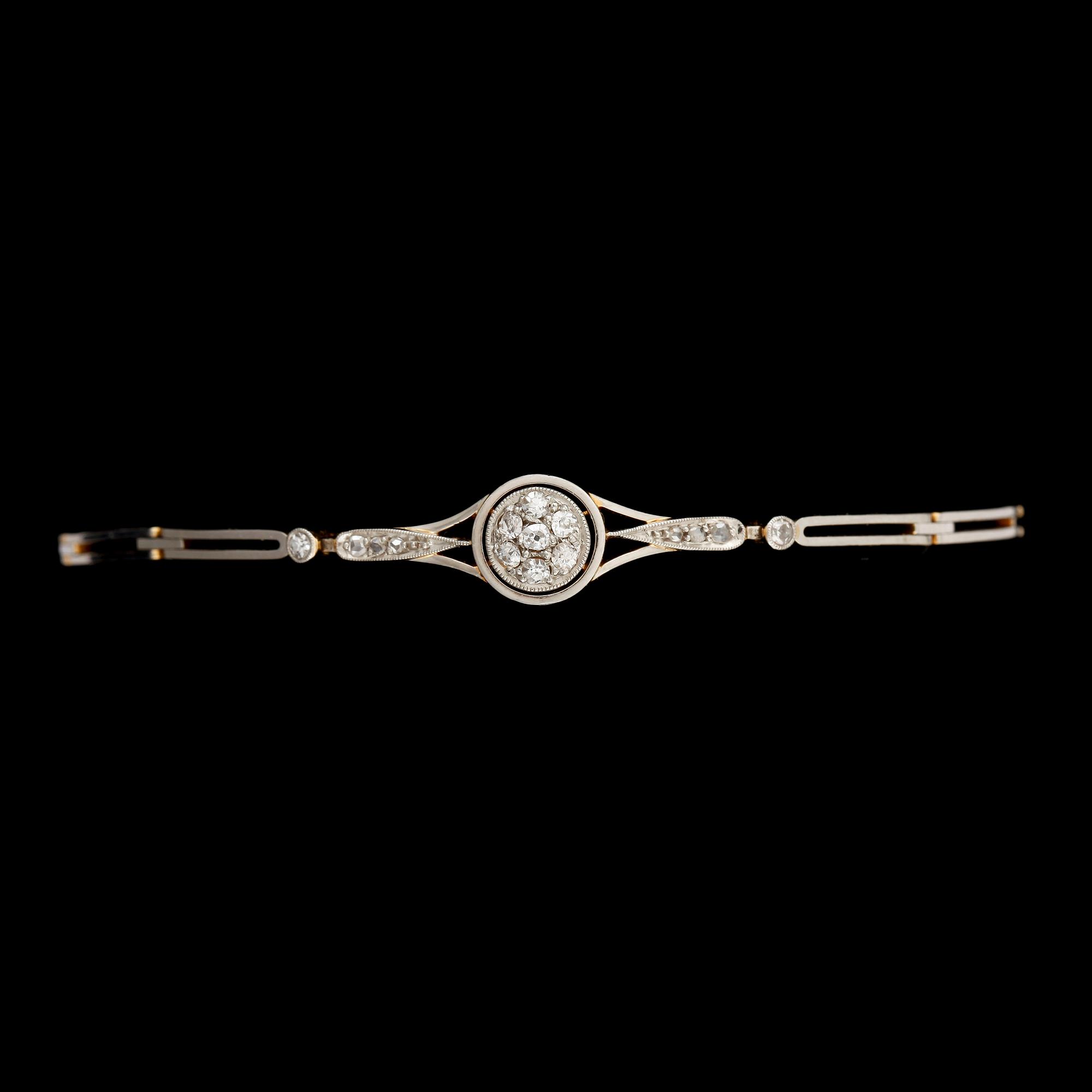 ARMBAND, 18k vit- och rödguld med gammal- och rosenslipade diamanter. Vikt ca10g.