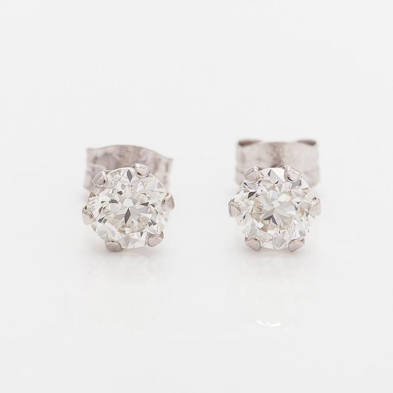 Örhängen, 14K vitguld med briljantslipade diamanter totalt 1.00 ct. Med GIA dossier.