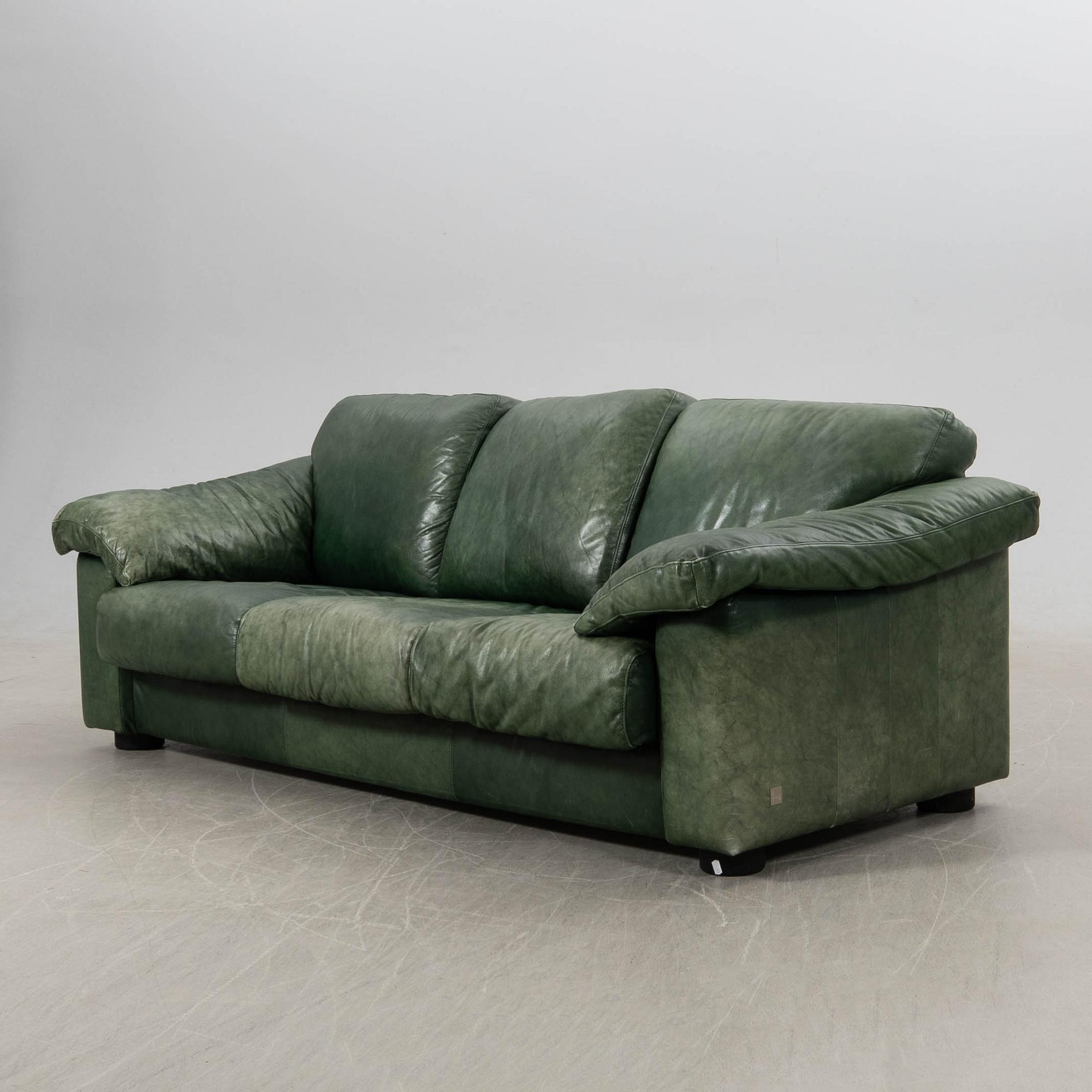 Nicoletti Salotti sofa Italy late 20th century.