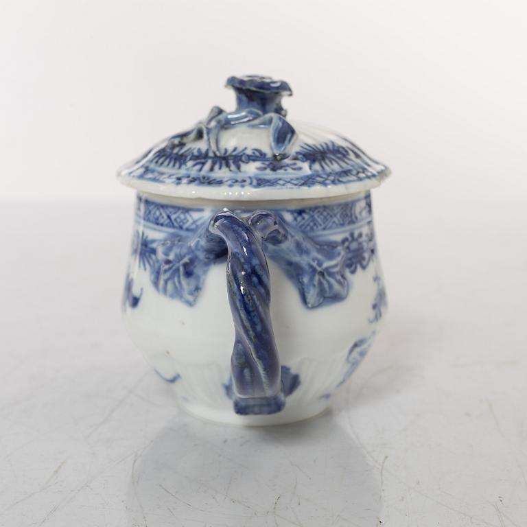 A group of eight Chinese blue and white porcelain custard cups with covers, Qing dynasty, Qianlong (1736-95).