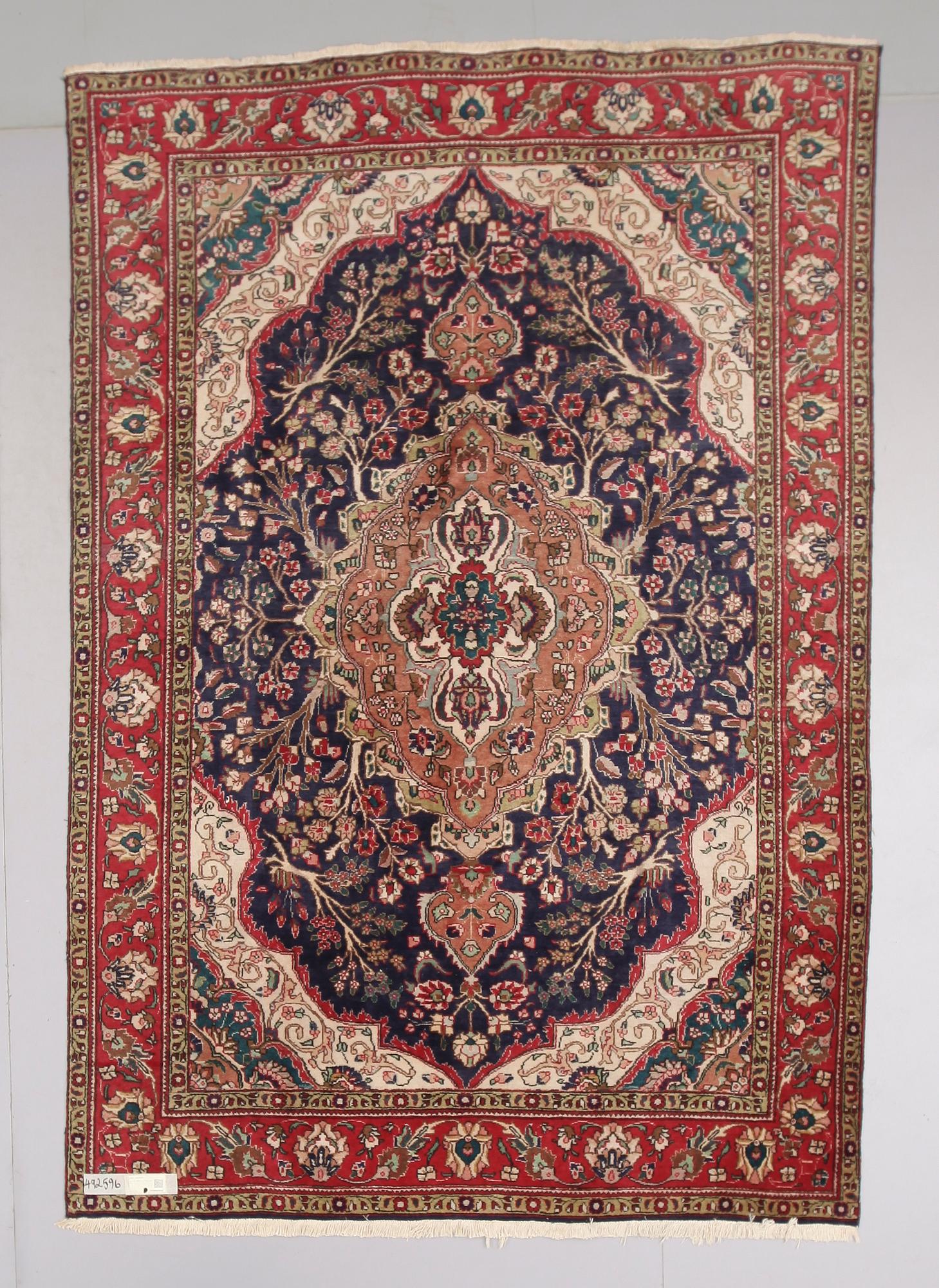 MATTA, Täbriz. Ca 196 x 287 cm.