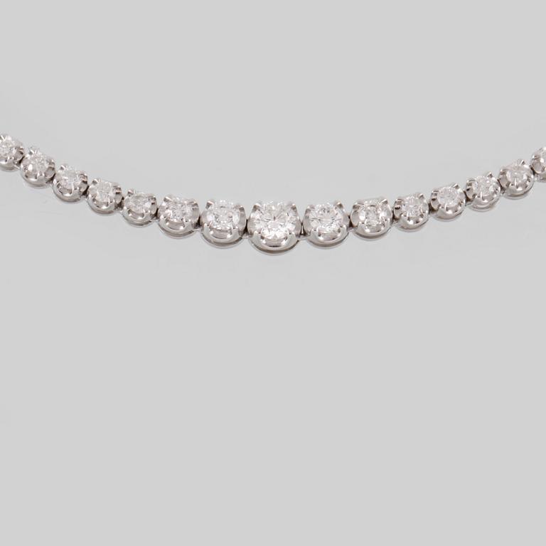 COLLIER, 18k vitguld med briljantslipade diamanter, 3.78ct. Vikt 7 g.