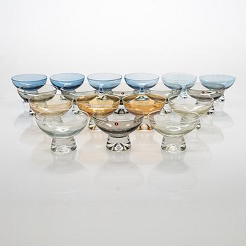 Tapio Wirkkala, A set of 18 dessert bowls, model 2092. Iittala mid-20th century.