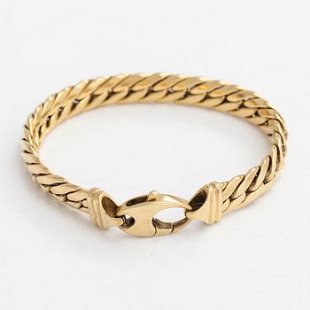 An 18K gold bracelet, Italy.