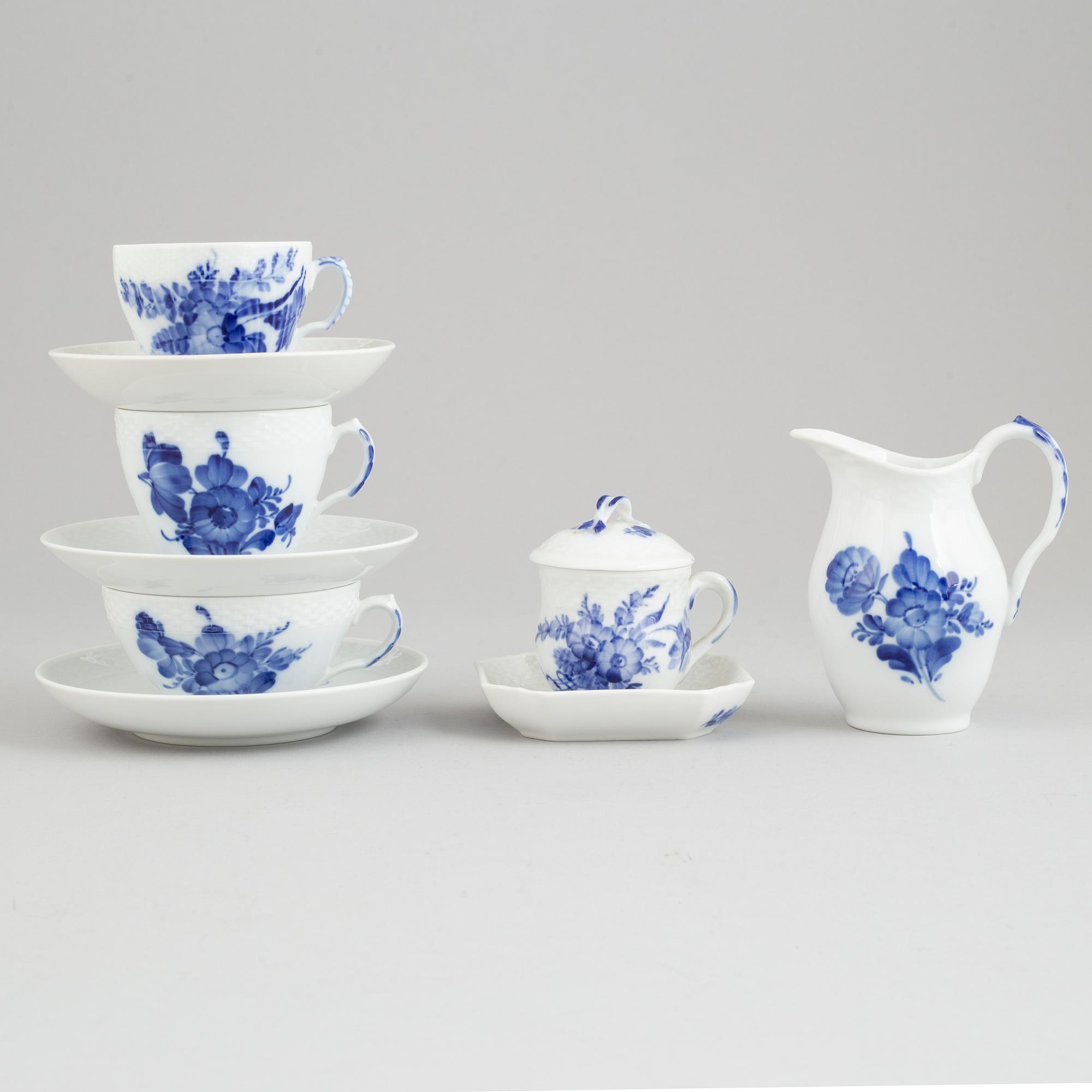 A 103 piece porcelain service, 'Blå blomst', Royal Copenhagen, Denmark.
