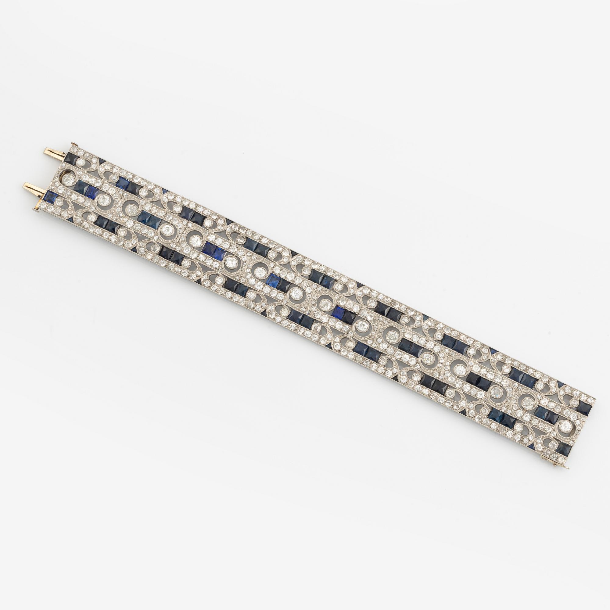 Armband platina med gammalslipade diamanter och trappslipade safirer.