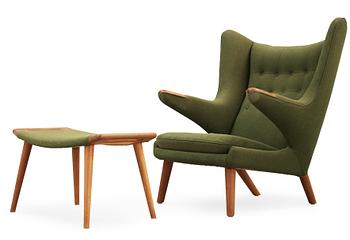 55. HANS J WEGNER, fåtölj med fotpall "Bamse", AP-stolen, Danmark 1950-60-tal.