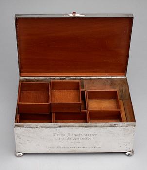 CIGGARLÅDA, silver, Juvelerare Adolf Landoff, Göteborg, troligen 1938. Tot vikt ca 3000g.