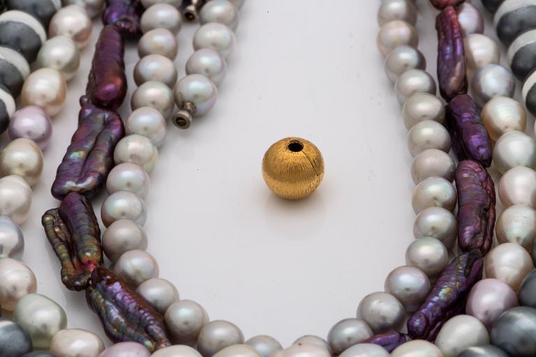 LYNGGAARD, 9 neclaces and clasp 18K gold, original cases, 1 case damaged, lengths approx 40-46 cm.