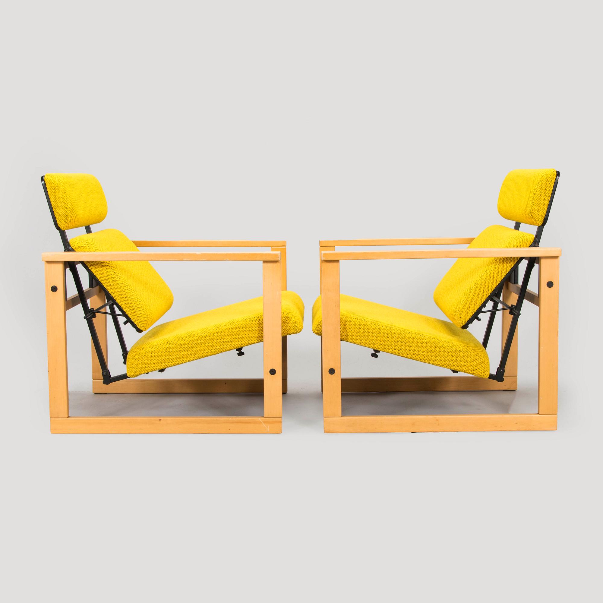 Yrjö Kukkapuro, nojatuoleja, pari, "Alnus" 1990-luku.