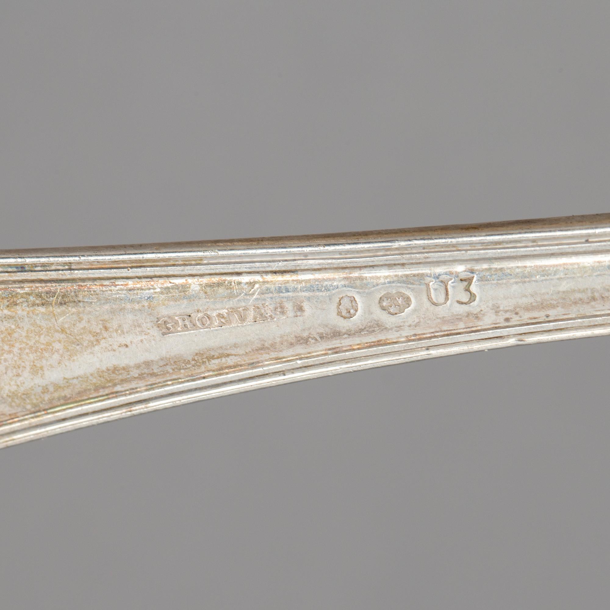 PARTI SILVER, bl a Johan Petter Grönwall, Stockholm 1826. Total vikt ca 700 gram.