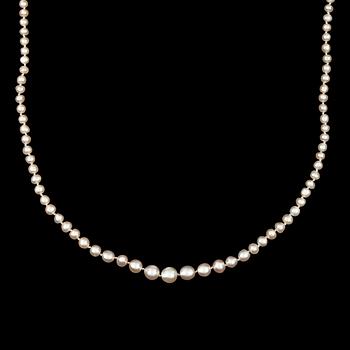 1112. A necklace with semi-baroque natural pearls, Ø 2.7 - 6.2 mm.