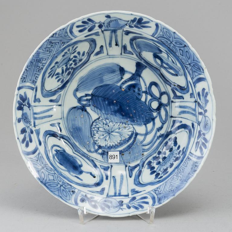 A blue and white kraak dish, Ming dynasty, Wanli (1572-1620).