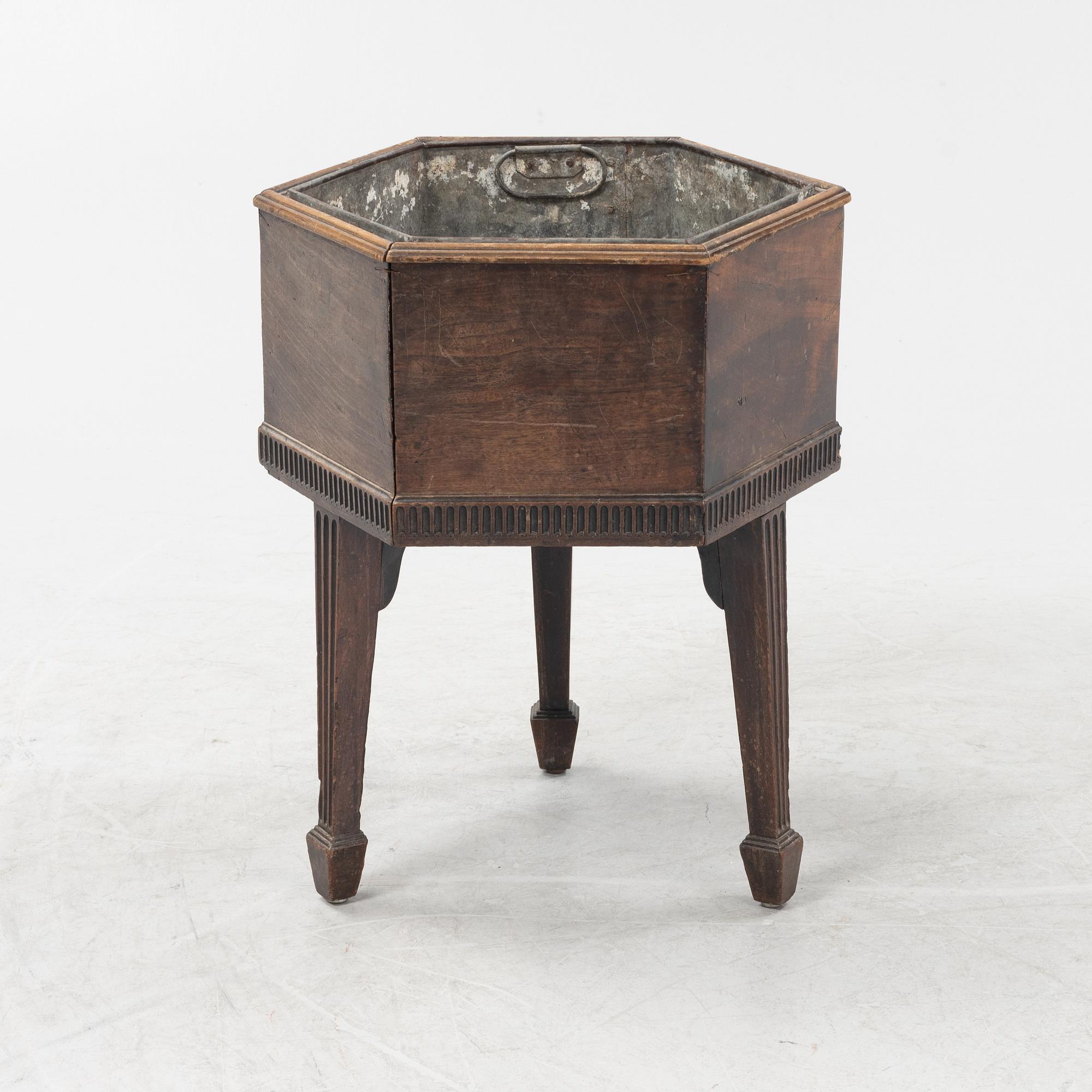 A mahogany wine cooler, England, first half of the 19th Century.
