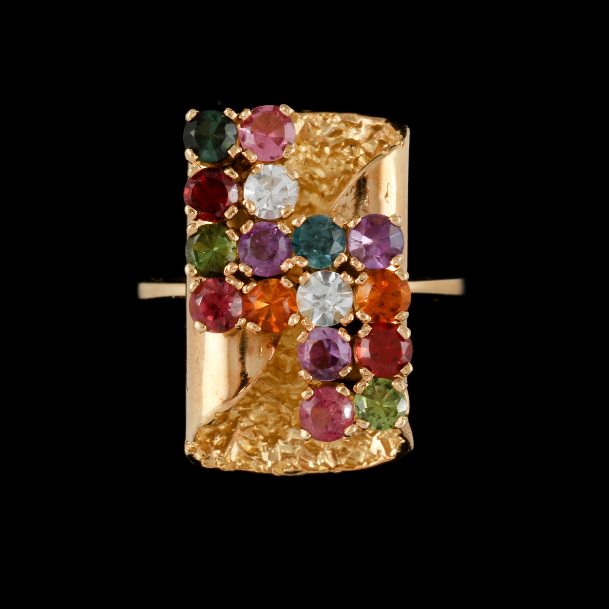 RING, 18k guld med syntetiska färgstenar. Vikt 9 g.