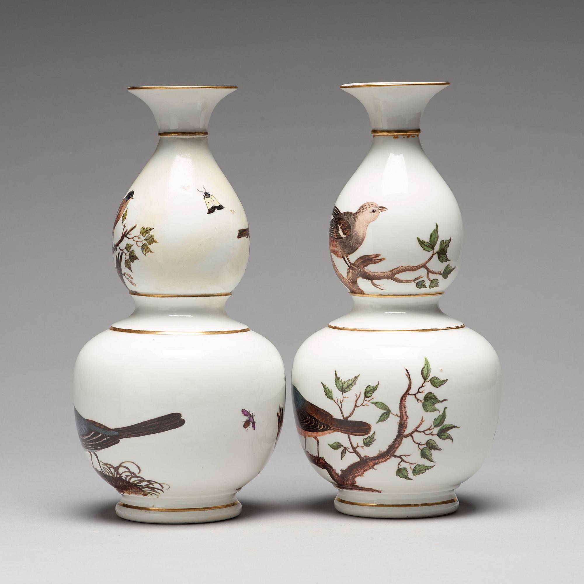 A pair of vases, 19th Century.